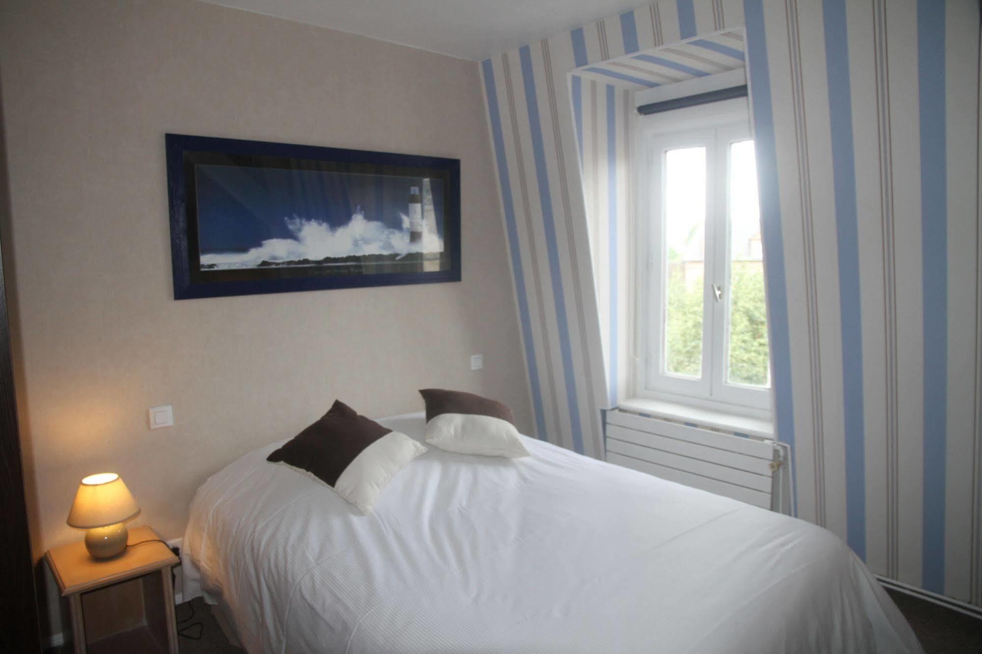 Hotel-Spa-Piscine Le Petit Castel Beuzeville-Honfleur エクステリア 写真